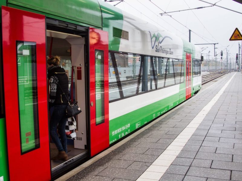 Thüringen: Strecke der Angst? Bahn-Mitarbeiter schlagen Alarm – „Schlachtfeld Fahrgastraum“