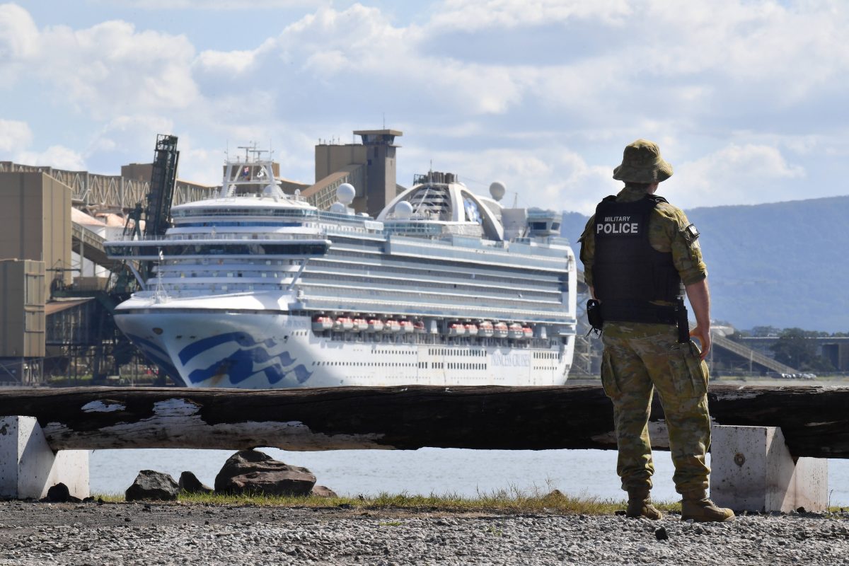 Kreuzfahrt-Schiff legt in Kiel an. Sofort wird ein Passagier verhaftet.