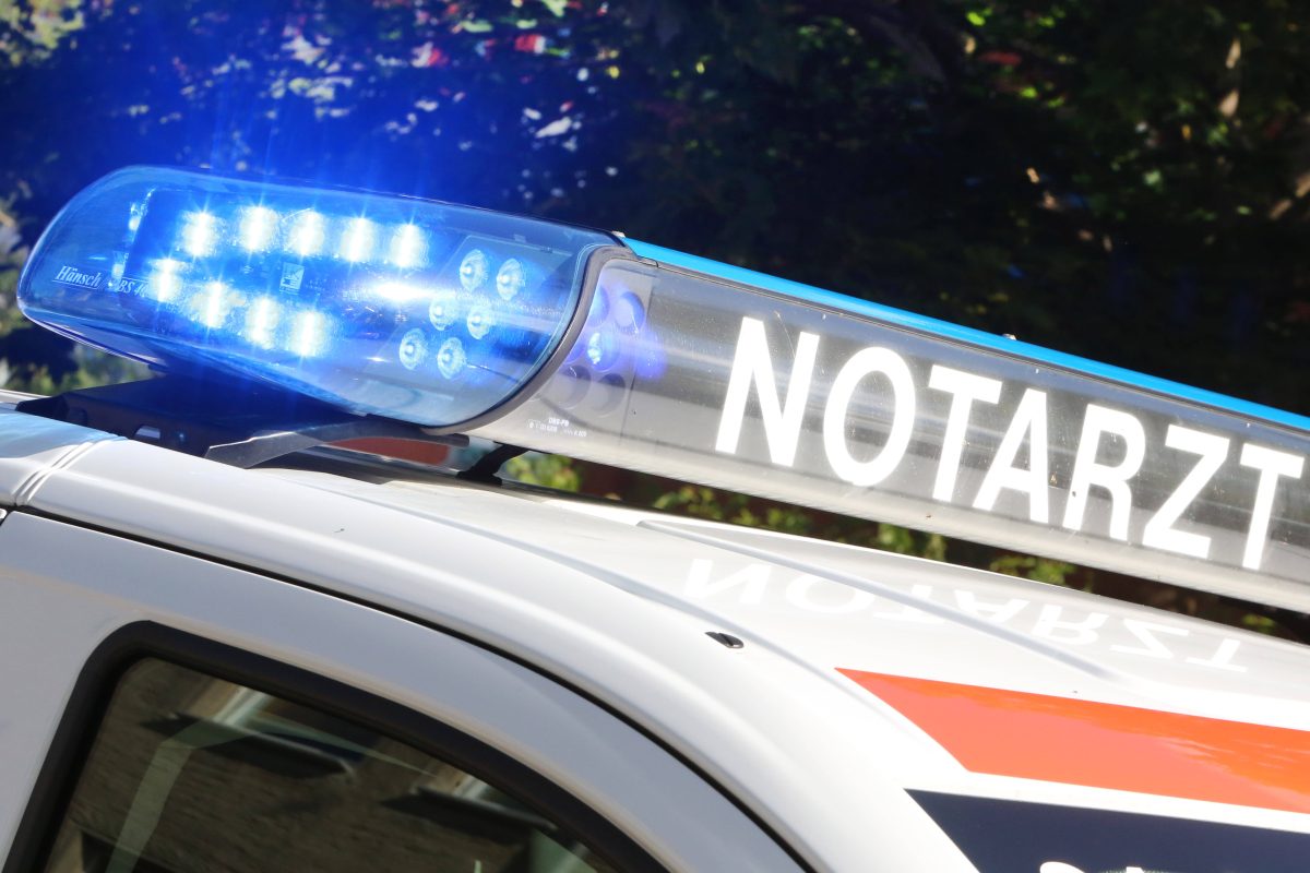 Ein Mann hatte bei einem Unfall in Hildburghausen keine Chance. Die Thüringer Polizei sucht noch den Unfallfahrer.