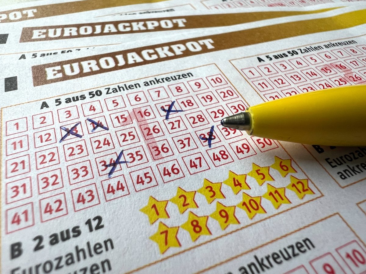 Lotto-Spieler fährt vor Ziehung in den Urlaub – es kommt, wie es kommen musste