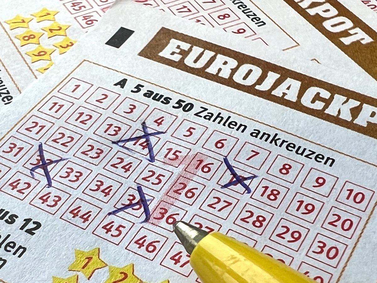 Der Lotto-Eurojackpot ist geknackt. 120 Millionen Euro gehen an mehrere Spieler.