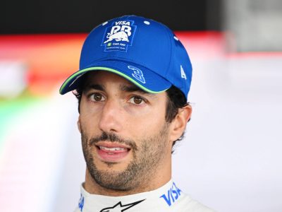 Formel 1: Daniel Ricciardo guckt kritisch.