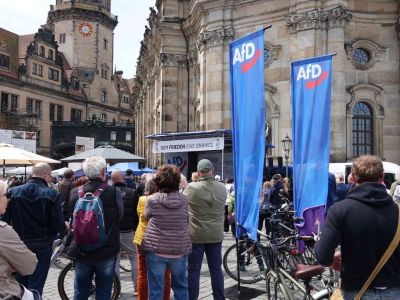 Bei einer AfD-Veranstaltung in Dresden ließen Besucher einen rechten Journalisten abblitzen. (Symbolbild)