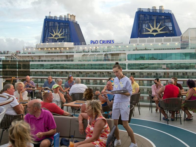 Kreuzfahrt: „Mein Schiff“-Gäste drehen durch – Grund ist dieses Verhalten der Passagiere!