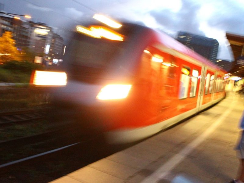 Deutsche Bahn: Mann belästigt 25-Jährige – Grapsch-Attacke endet in einer Katastrophe
