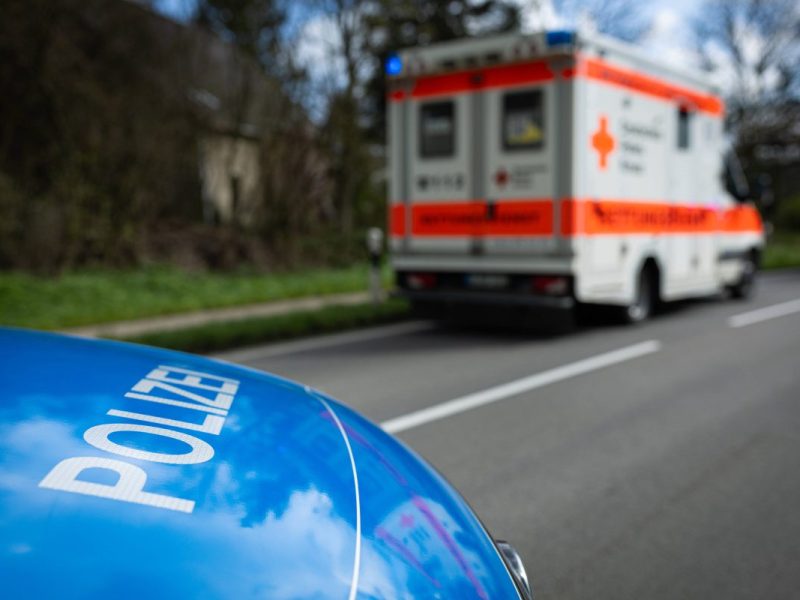 Thüringen: Schrecklicher Frontal-Crash! Für eine Fahrerin kommt jede Hilfe zu spät