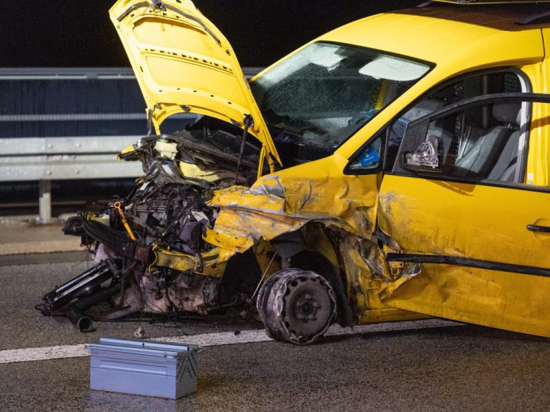 Thüringen: VW-Fahrer rast in Leitplanke und verletzt sich schwer! Was dann ans Licht kommt, schockt