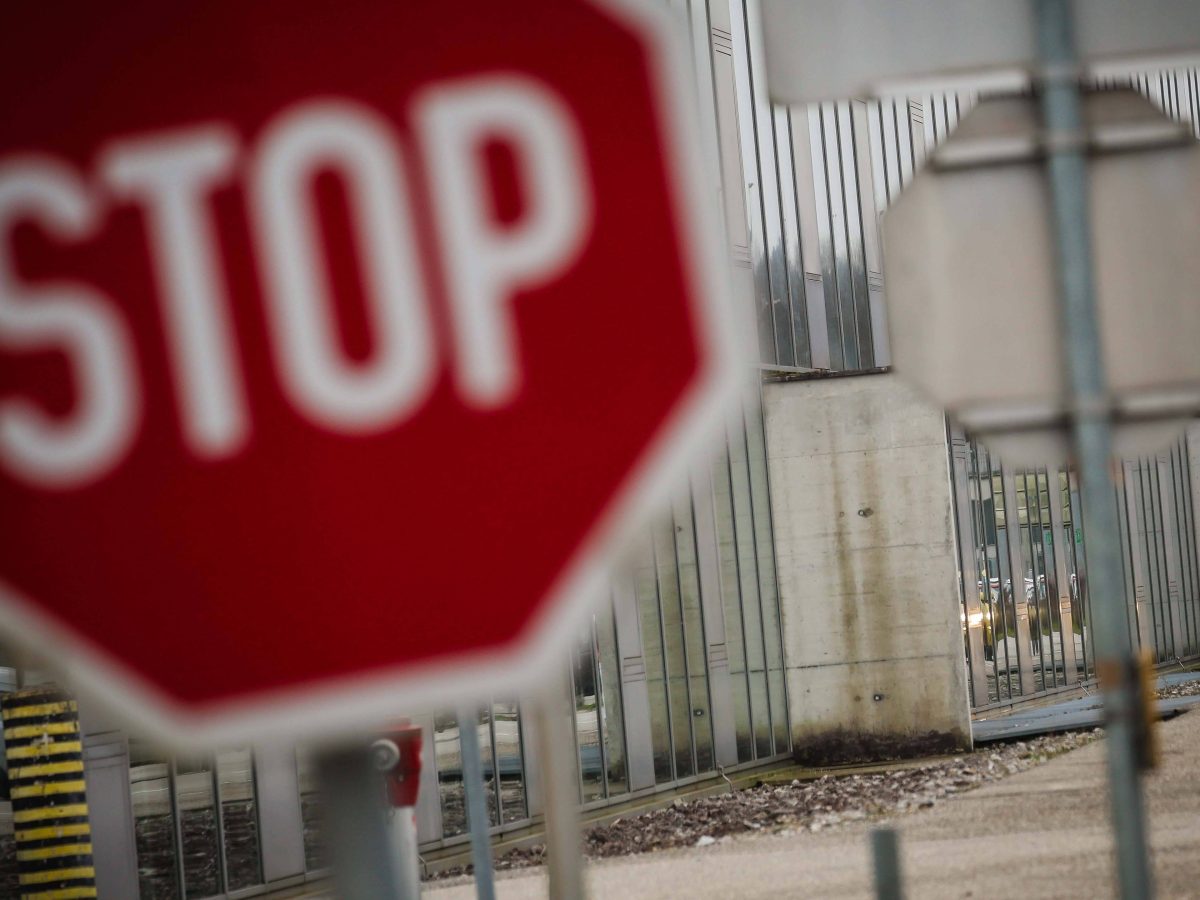 Außenansicht, KTM, Werk, Mattighofen, Hauptwerk, Mitarbeiter beim Verlassen des Werkes,