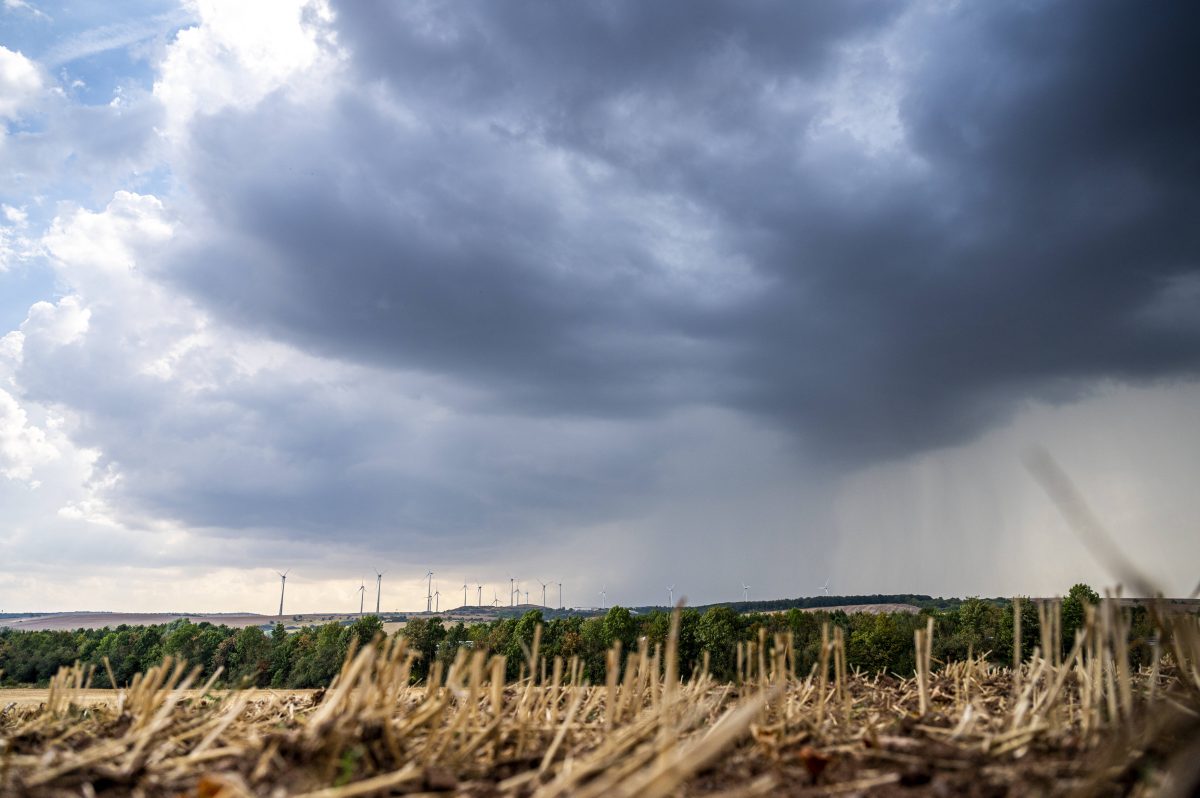 Eine Regenfront zieht in der Nähe von Thüringen (Symbolbild)