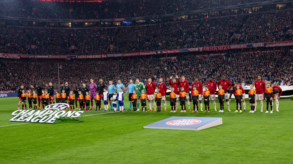 Im Spiel Bayern - Leverkusen ist es mitten im Spiel zu einem echten Schockmoment gekommen. Der Fußball ist in den Hintergrund gerückt.