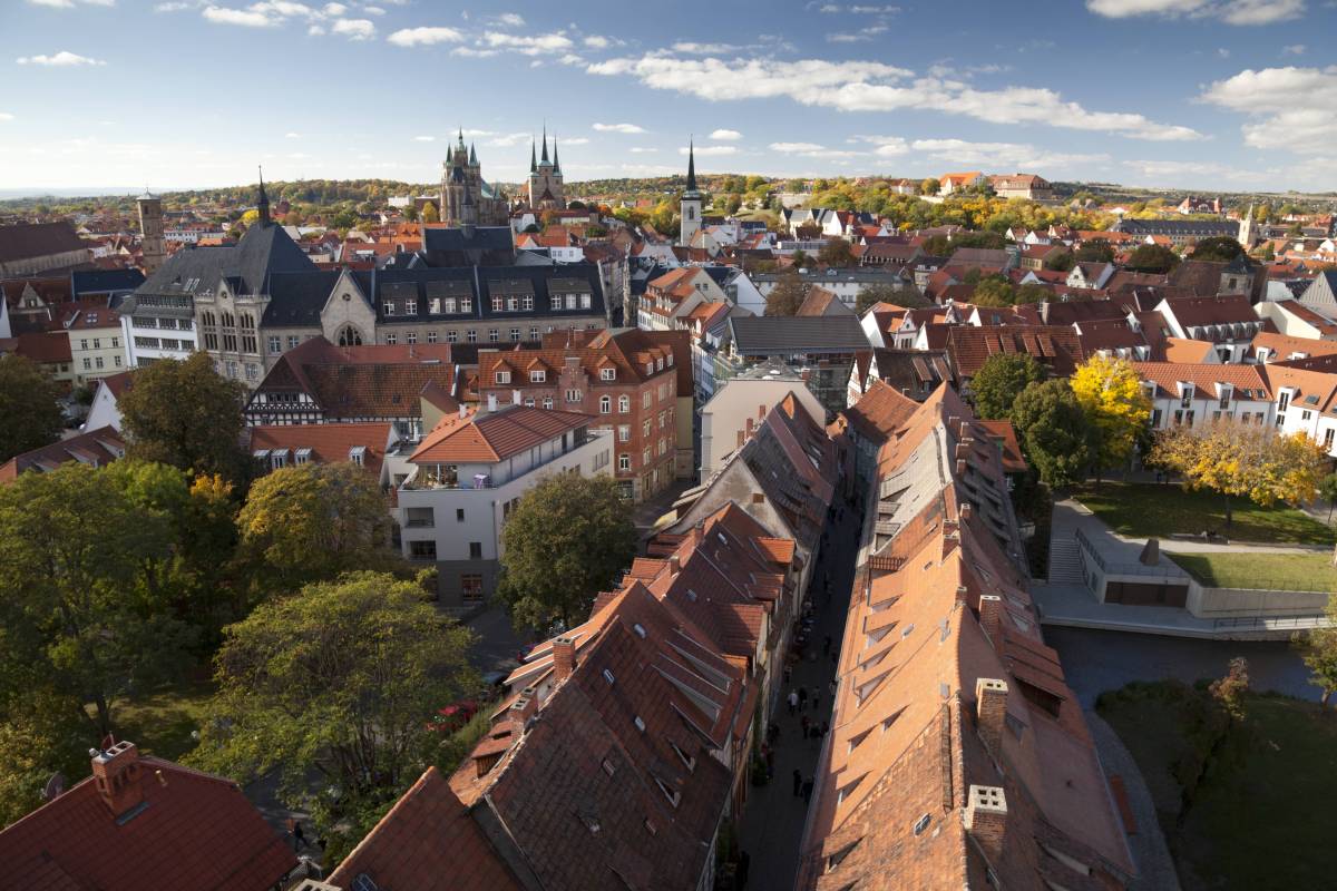 Ausblick vom Turm der Ägidienkirche auf die Krämerbrücke und Stadt