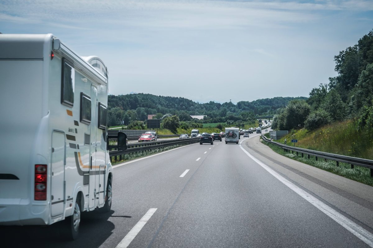 Für Wohnwagen und Wohnmobile gilt ab Juni eine neue Pflicht. Wer sich nicht an die Regel hält, muss mit Bußgeldern rechnen.