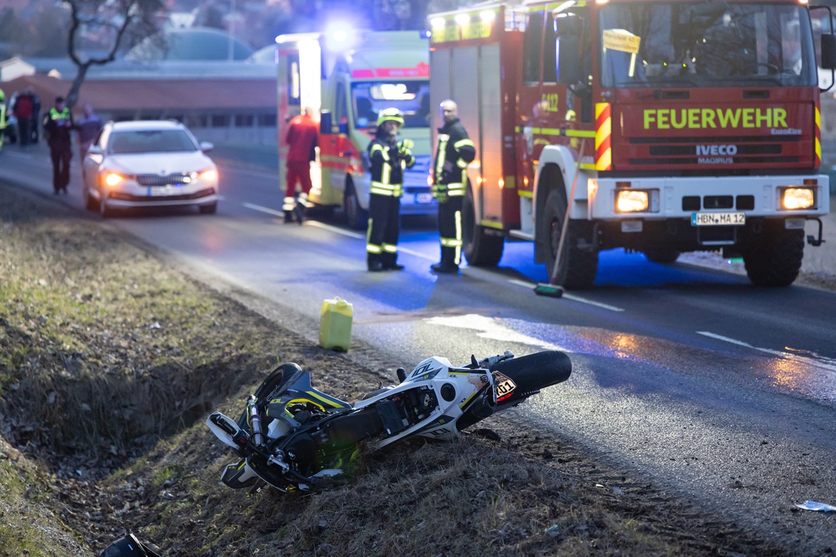 Bei einem Unfall im Kreis Hildburghausen ist ein Mensch ums Leben gekommen.