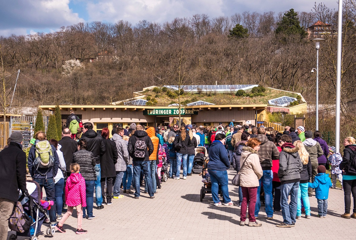 Im Zoo Erfurt dürfen die Besucher auf Eiersuche gehen. (Archivbild)
