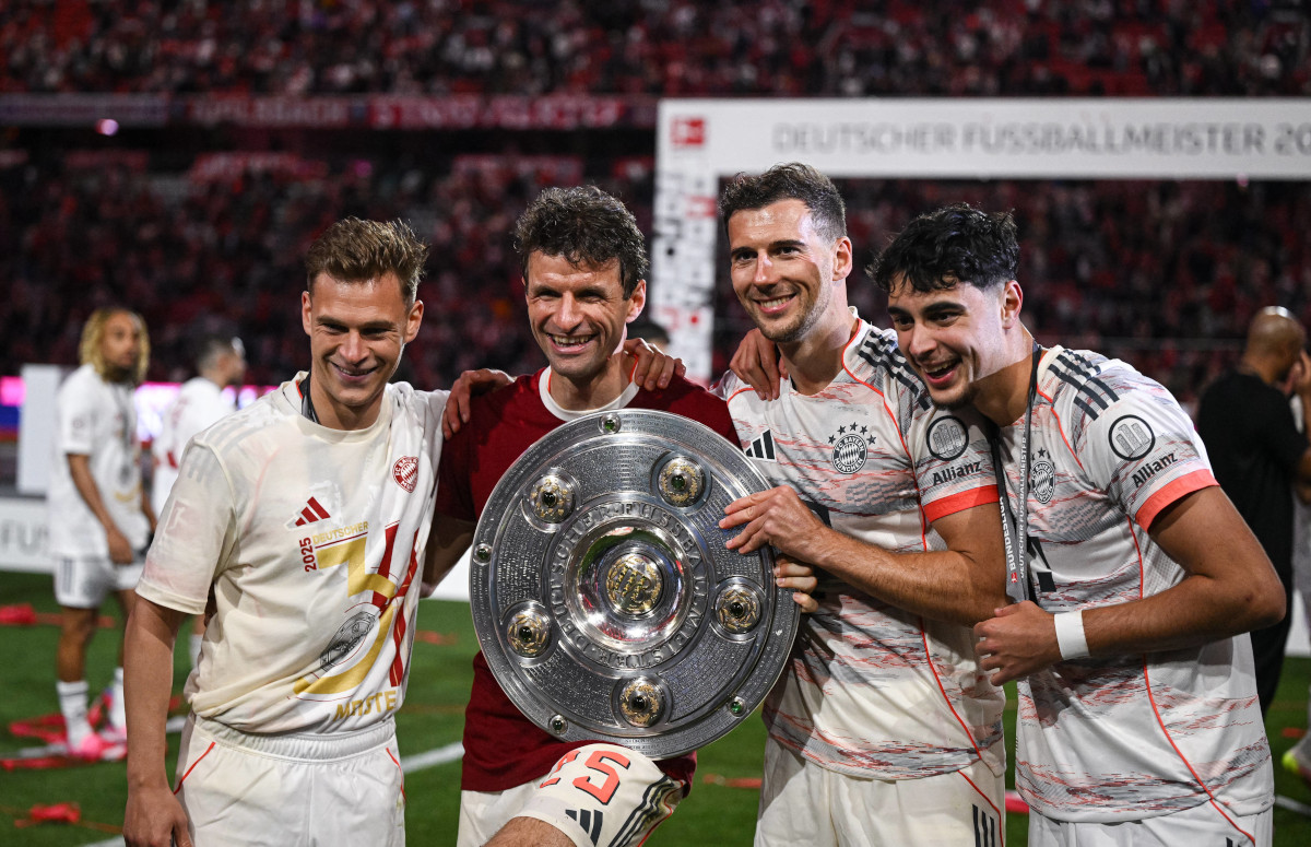 FC-Bayern-M-nchen-DFL-Entscheidung-getroffen-Bayern-Fans-schauen-in-die-R-hre