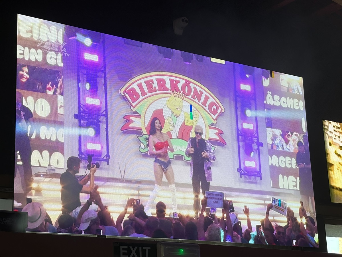 Heino feiert Premiere im Bierkönig – kurz vor dem Ende passiert es