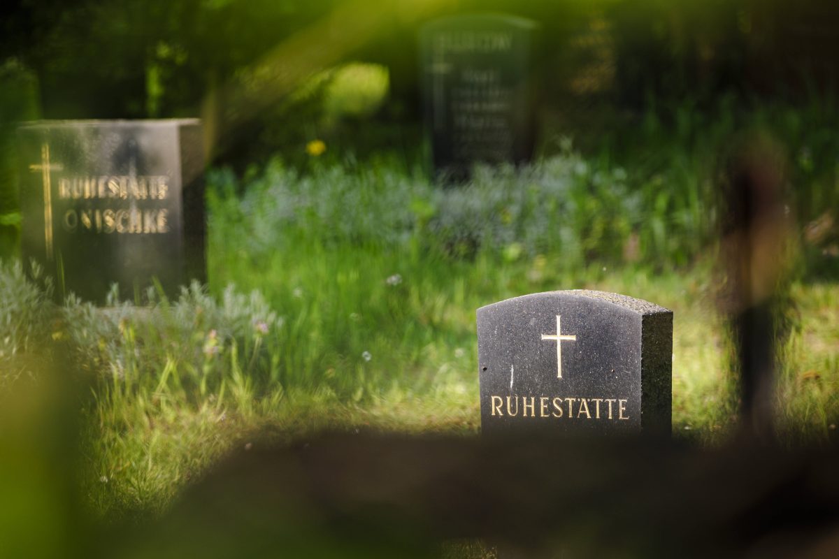 Th-ringer-machen-nicht-mal-vor-dem-Tod-halt-schlimme-Szenen-auf-dem-Friedhof