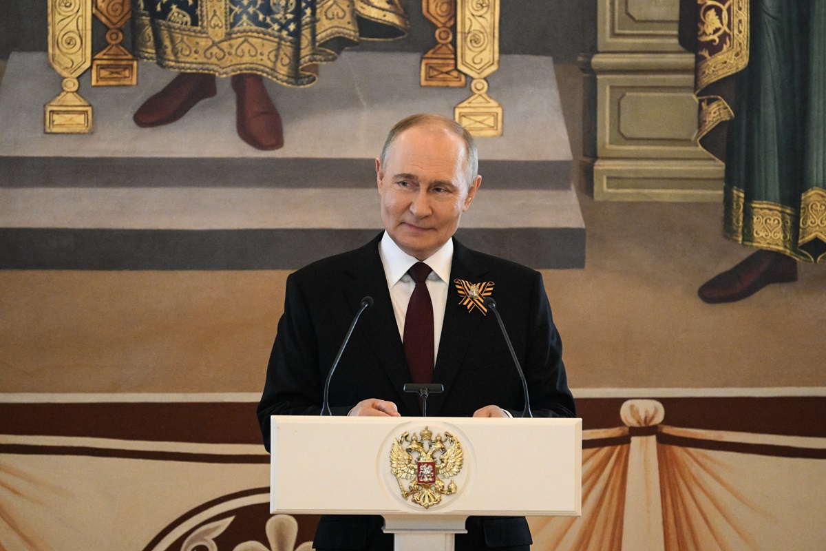 Perfide-Machtdemonstration-Putin-l-sst-Kinder-als-Mini-Soldaten-marschieren