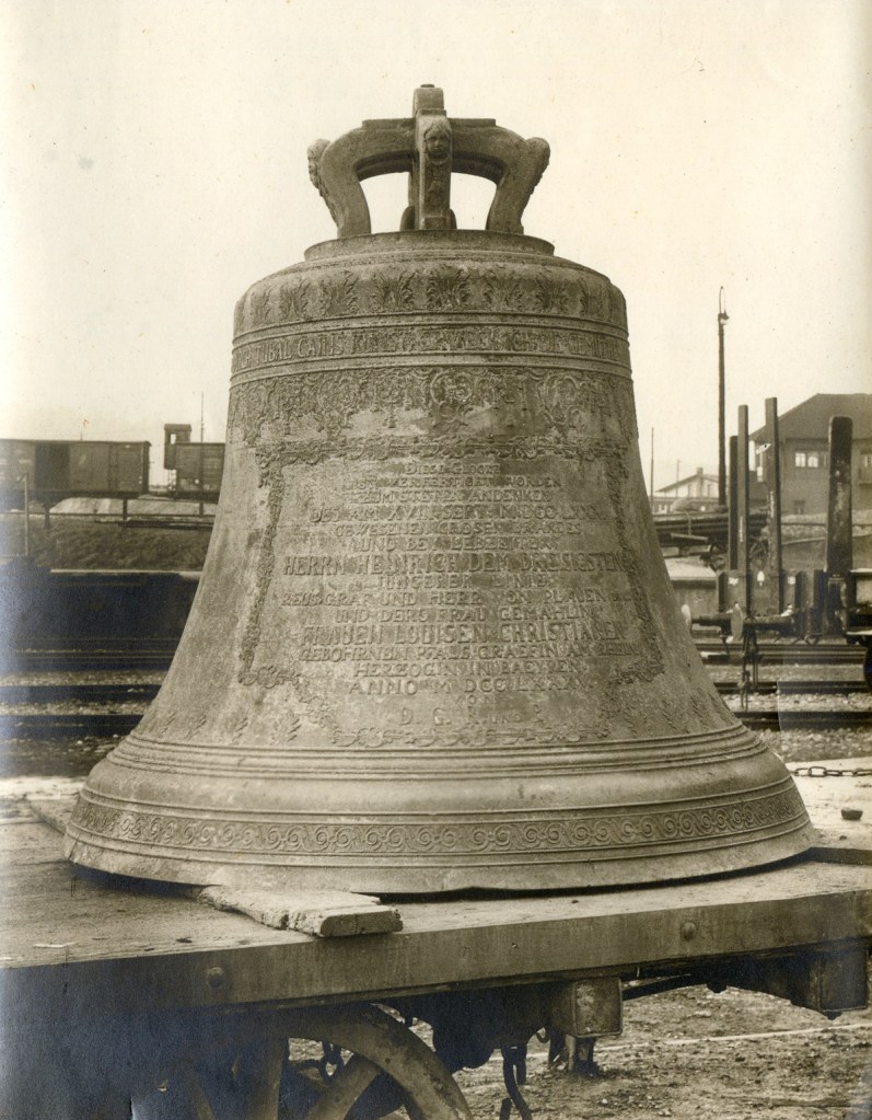 1922 transportierte man die große Glocke der Salvatorkirche ab.
