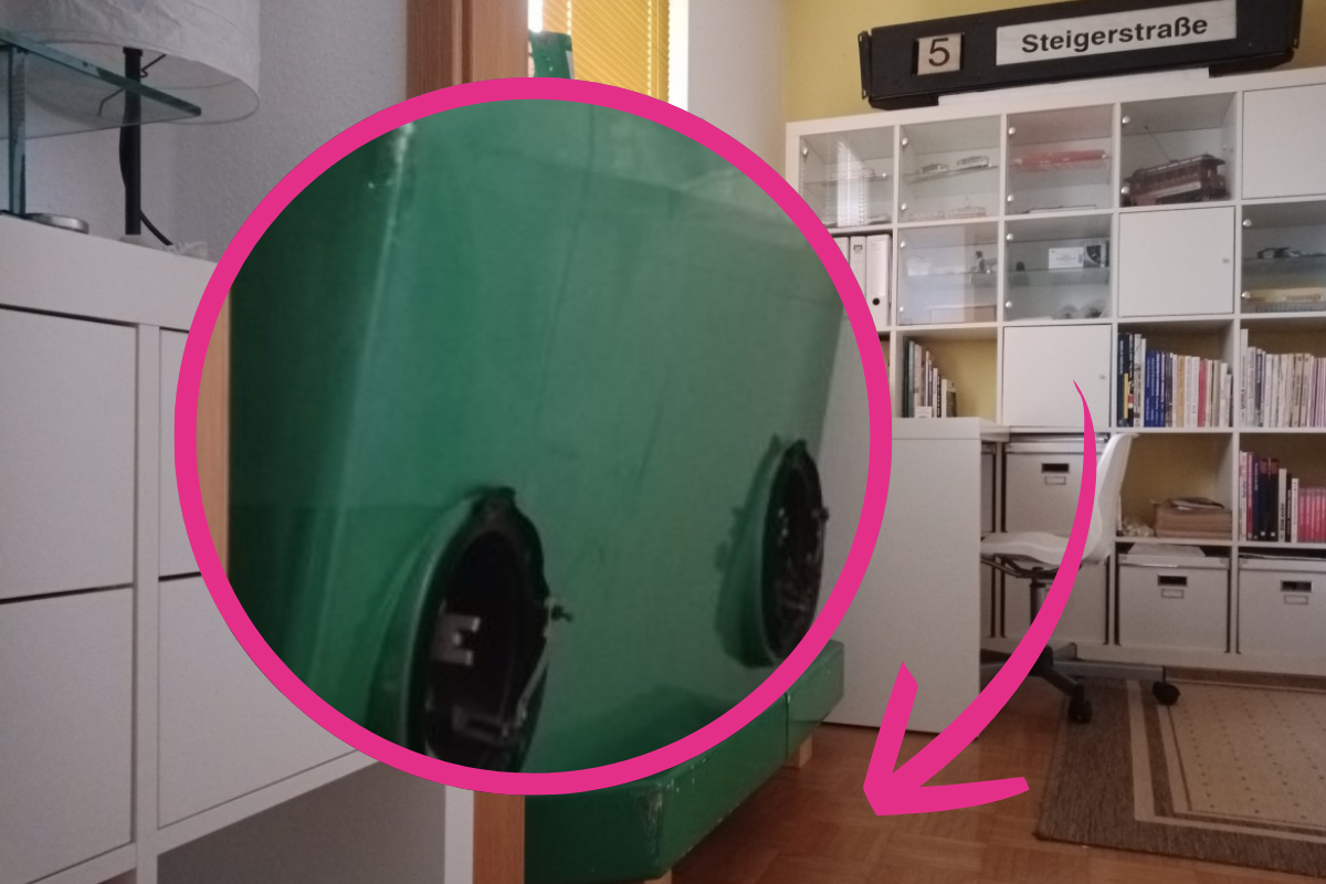 Markus-stellt-sich-ein-irres-Souvenir-aus-Erfurt-ins-Zimmer-Es-hat-gepoltert-und-gerumst-