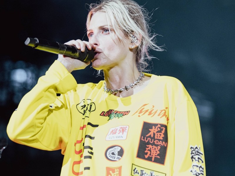 „Linkin Park“-Sängerin tritt im Lidl-Jogger auf: Es kommt, wie es kommen musste