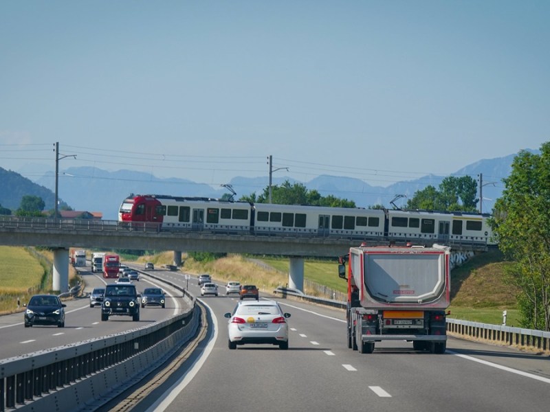 Zum Ferienstart trifft es Urlauber auf der Autobahn ins Mark – jetzt wird’s teuer!